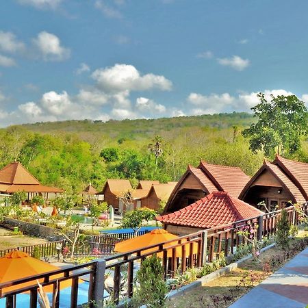 Surya Chandra Beach Bungalow Batununggul Extérieur photo