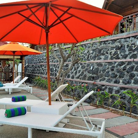 Surya Chandra Beach Bungalow Batununggul Extérieur photo