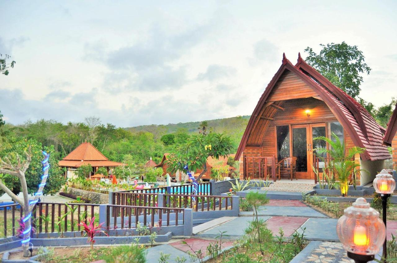 Surya Chandra Beach Bungalow Batununggul Extérieur photo