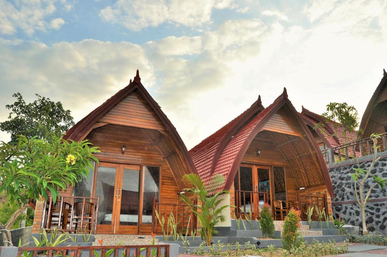 Surya Chandra Beach Bungalow Batununggul Extérieur photo