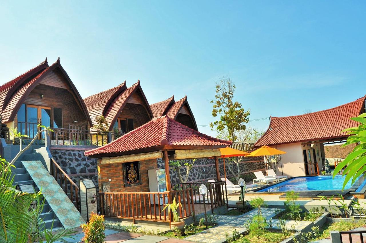 Surya Chandra Beach Bungalow Batununggul Extérieur photo