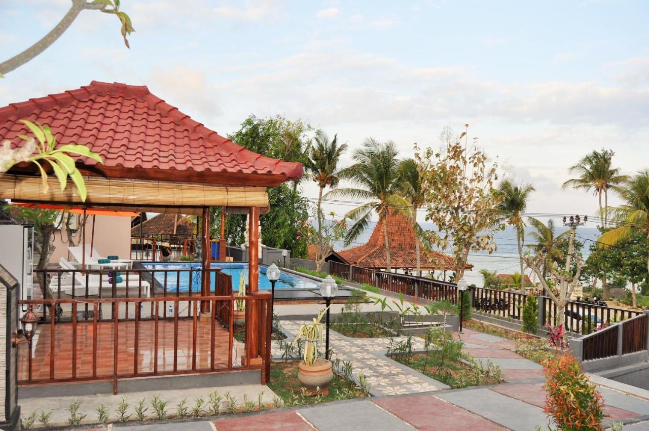 Surya Chandra Beach Bungalow Batununggul Extérieur photo