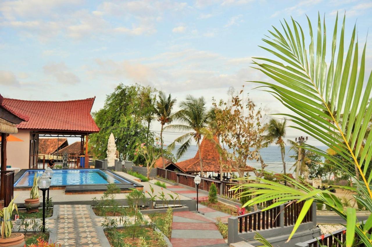 Surya Chandra Beach Bungalow Batununggul Extérieur photo