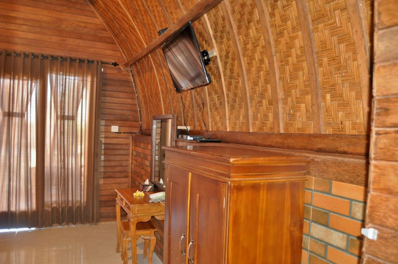 Surya Chandra Beach Bungalow Batununggul Extérieur photo
