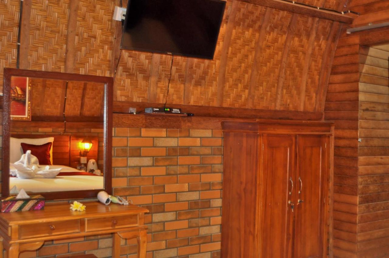 Surya Chandra Beach Bungalow Batununggul Extérieur photo