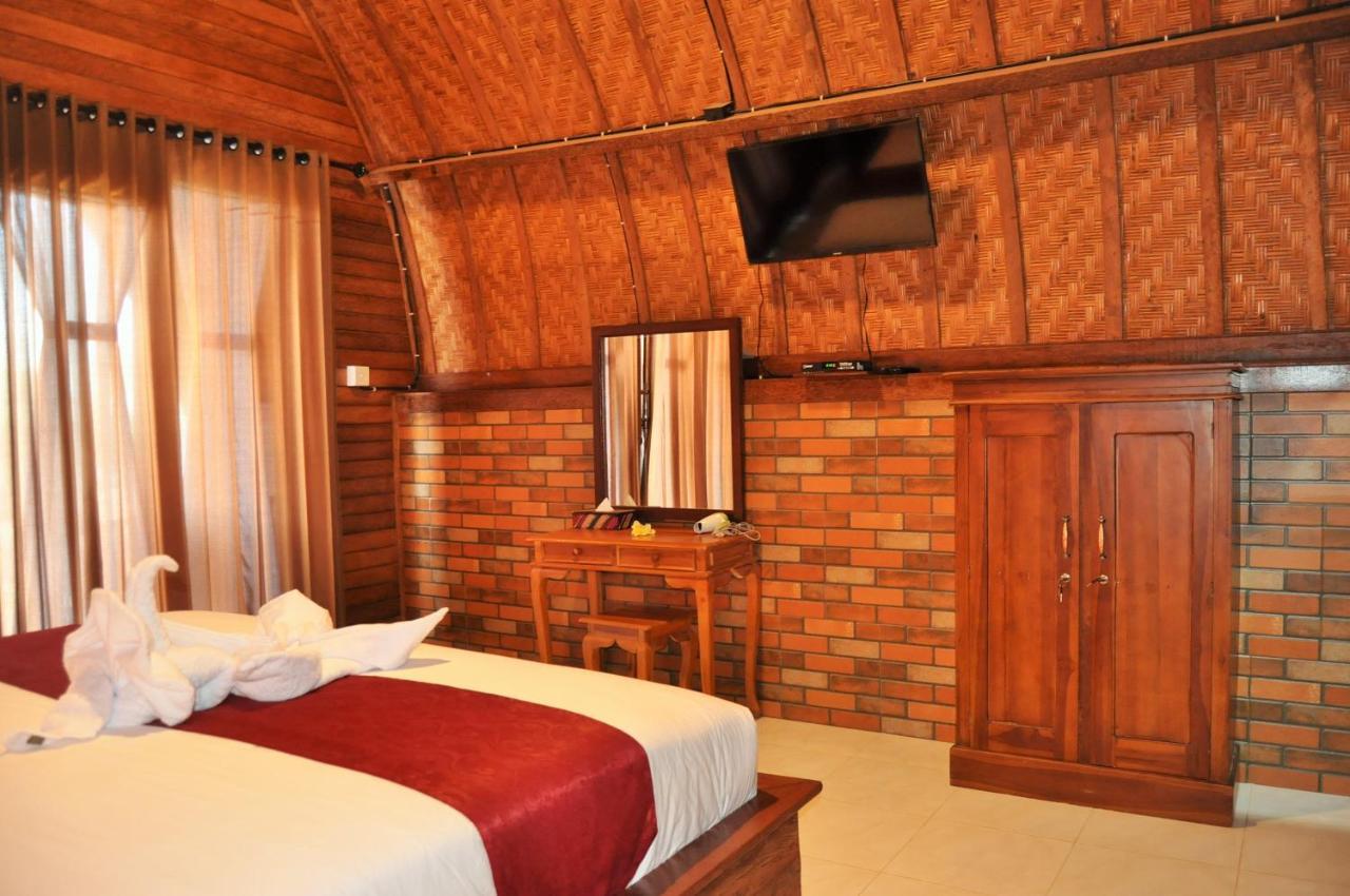 Surya Chandra Beach Bungalow Batununggul Extérieur photo
