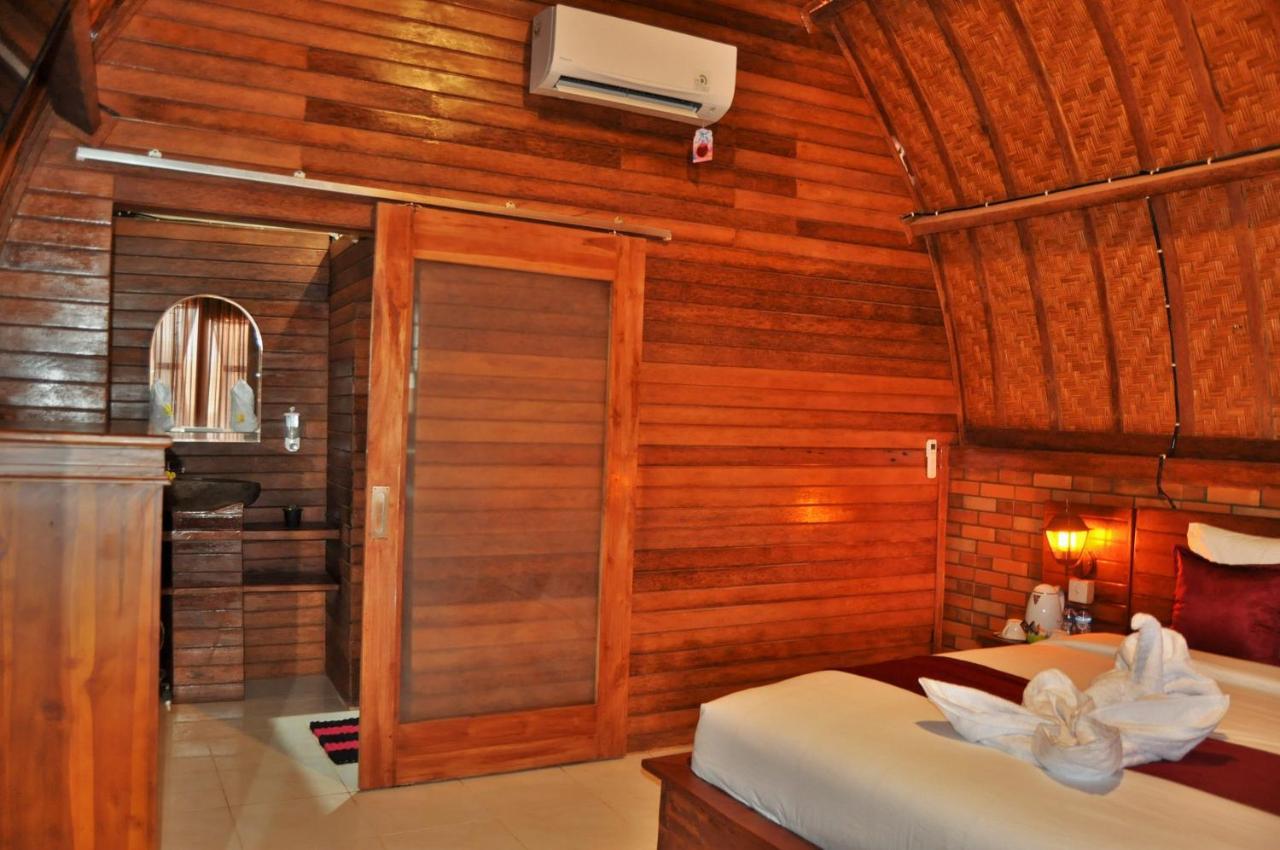 Surya Chandra Beach Bungalow Batununggul Extérieur photo
